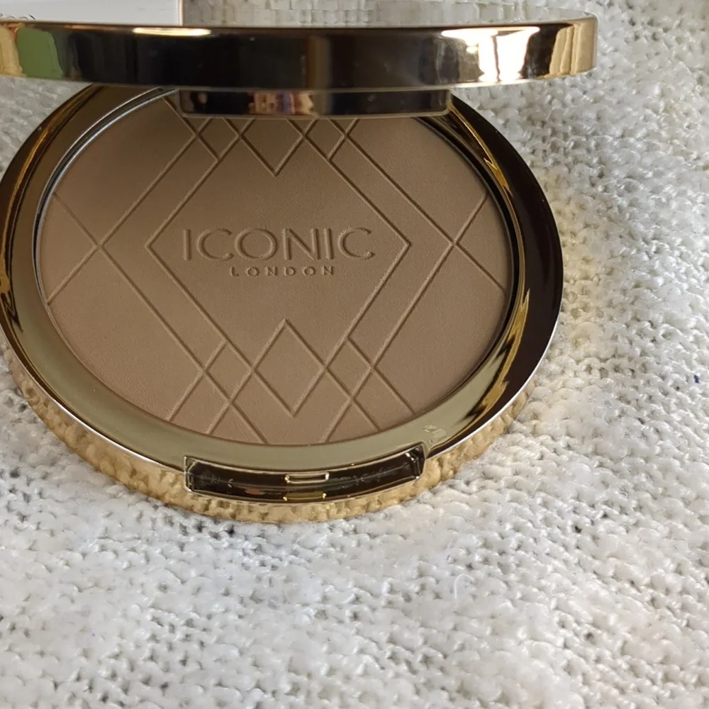 ICONIC London Ultimate Bronzing Powder in Warm Bronze, 17g/0.58oz